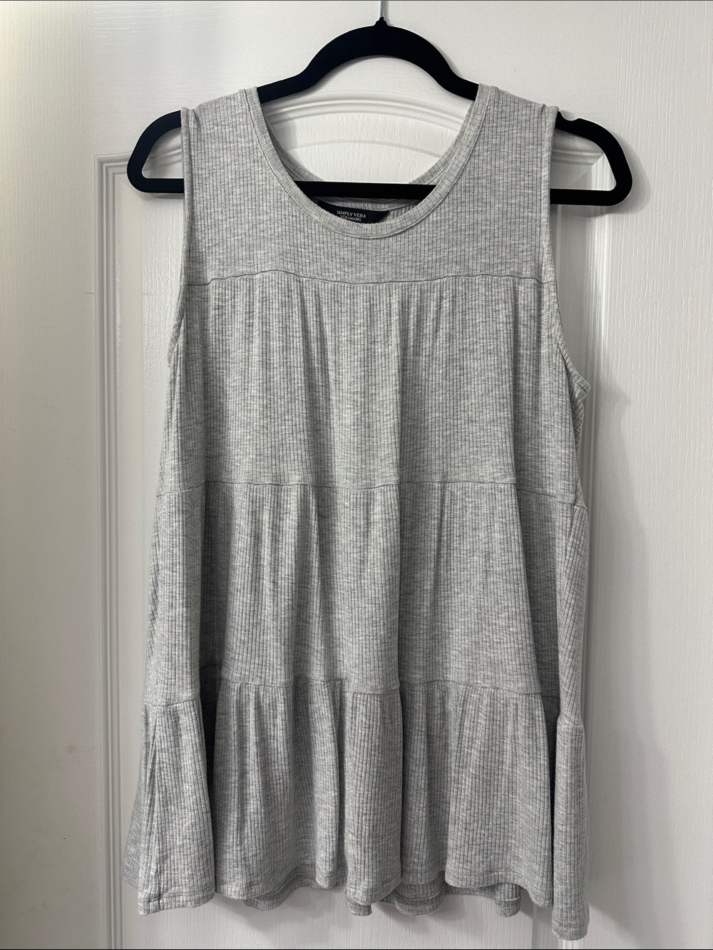 Vera Wang Grey Sleeveless Tiered Ribbed Tank Top